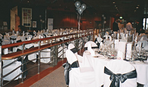 Black adds a dramatic effect for a large party